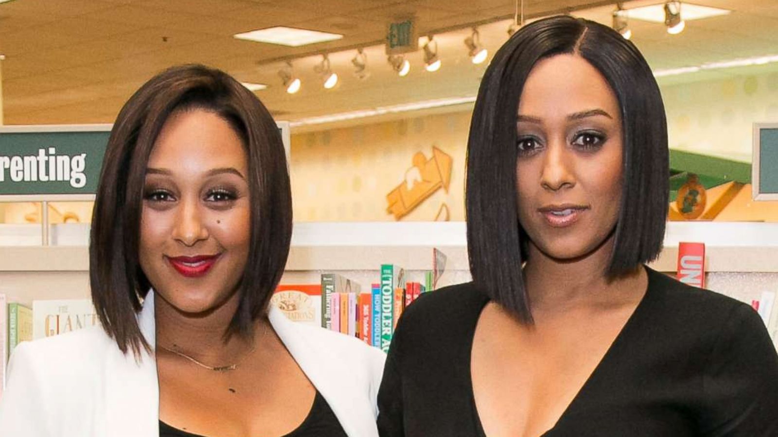 PHOTO: Tamera Mowry (L) and Tia Mowry sign and discuss their new book "Twintuition" at Barnes & Noble bookstore at The Grove, April 21, 2015, in Los Angeles.