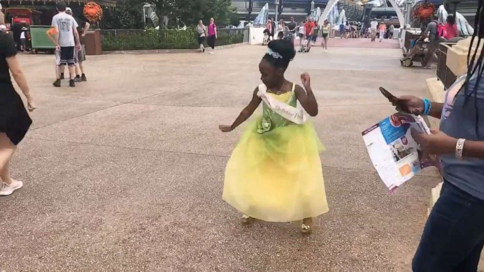 8yearold dressed like Princess Tiana wows Disney World crowd with her