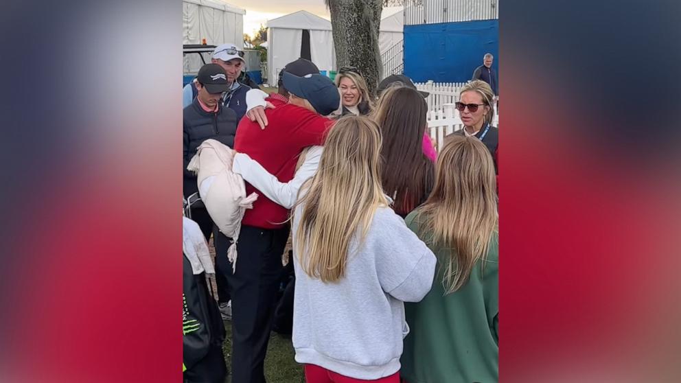 PHOTO: Tiger Woods and ex-wife Elin Nordegren are seen sharing a hug at the PNC Championship on Sunday, Dec. 22.