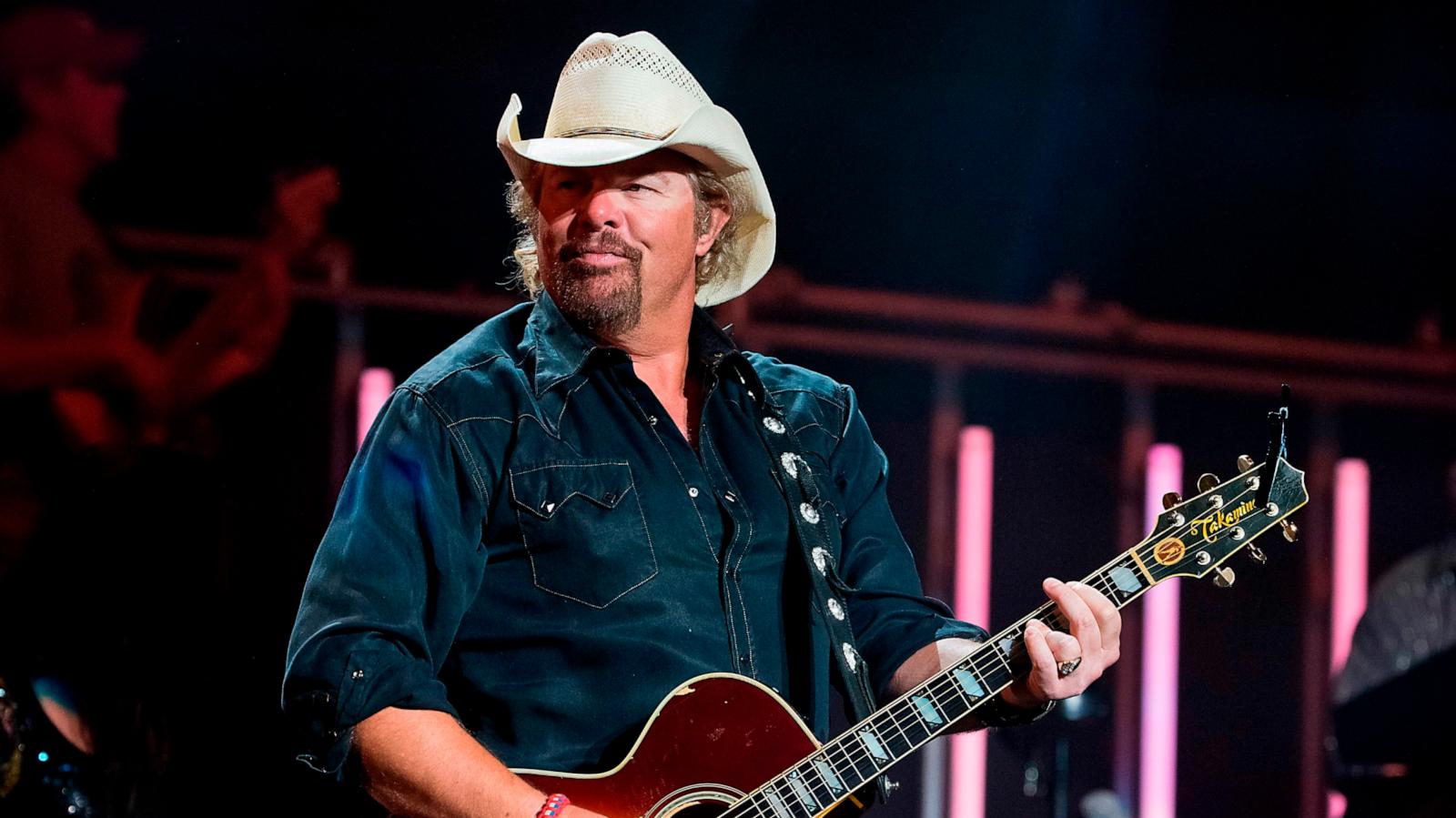 PHOTO: Toby Keith performs in concert at the Xfinity Center in Mansfield, MA on Aug. 14, 2015.