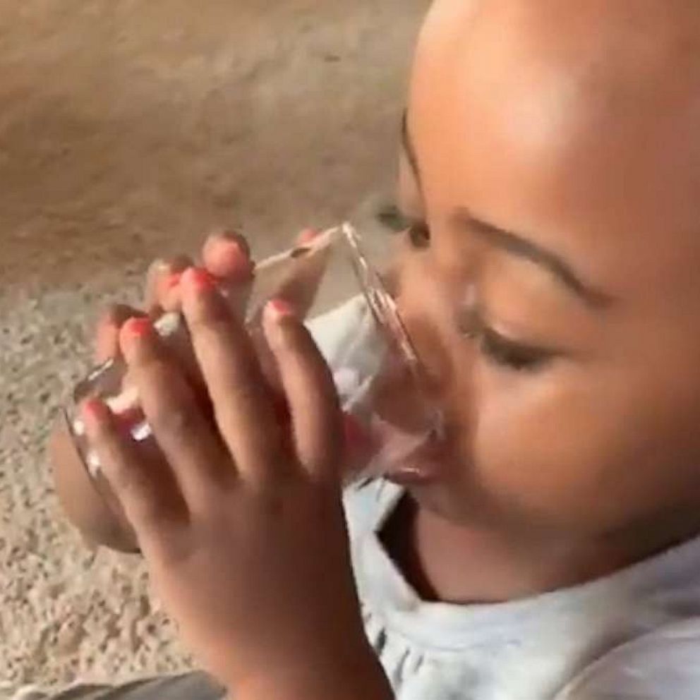VIDEO: Toddler's 1st taste of cranberry juice is getting love from millions on Twitter