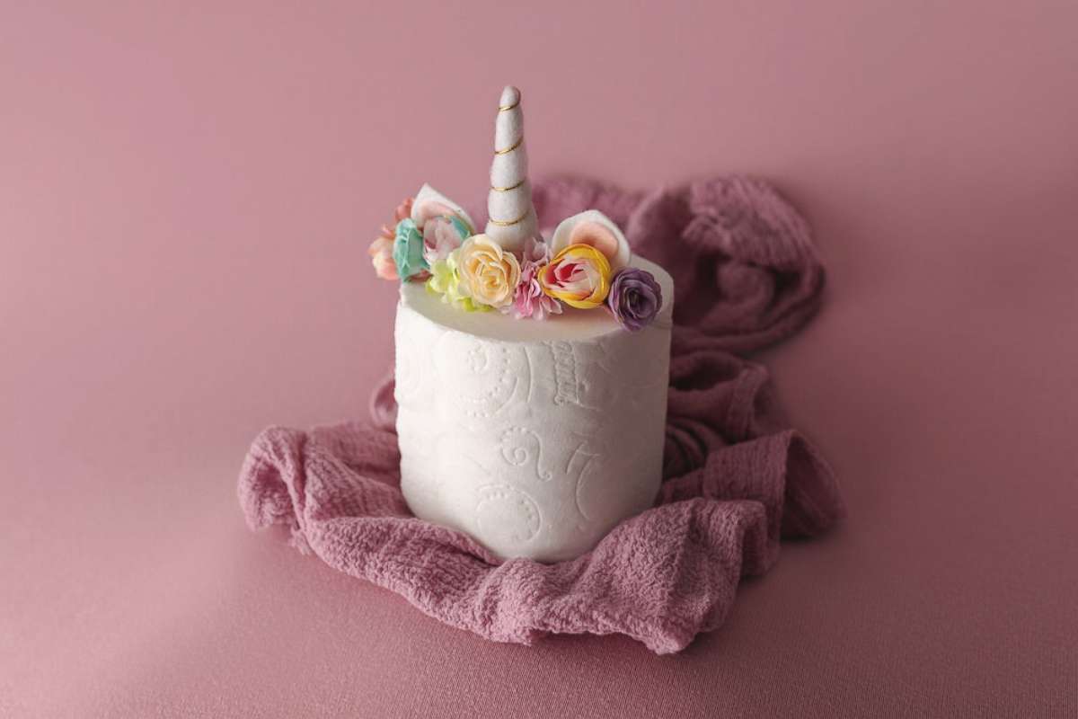 PHOTO: Connecticut photographer Kristin Vacca staged a newborn photo shoot with toilet paper after her business closed due to coronavirus.