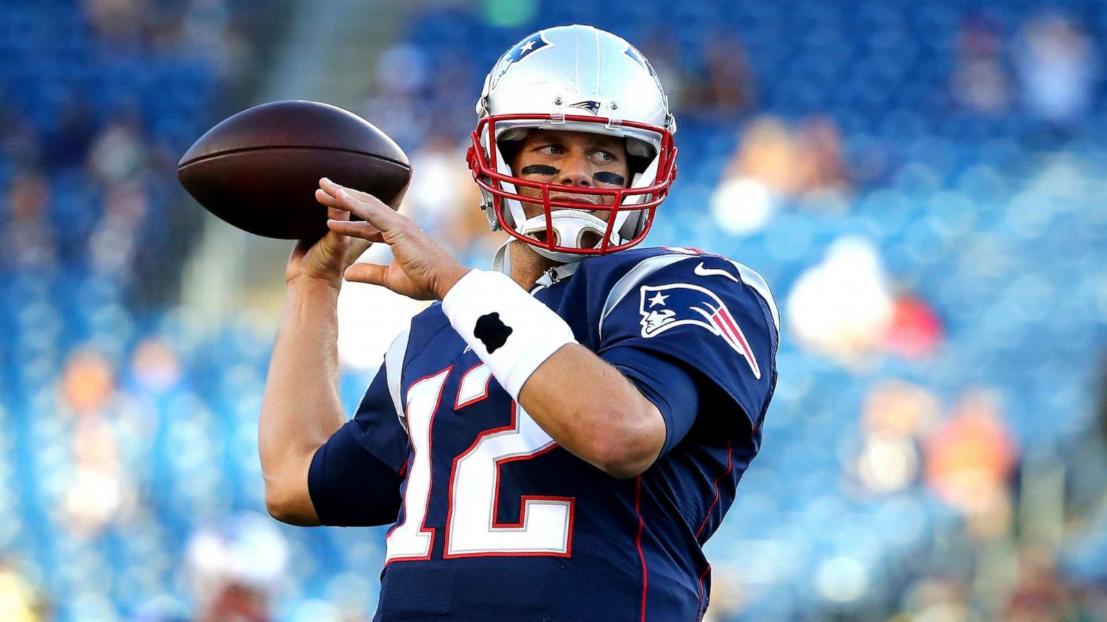 PHOTO: Tom Brady of the New England Patriots warms up for a preseason game against the Green Bay Packers, Aug. 13, 2015 in Foxboro, Mass.