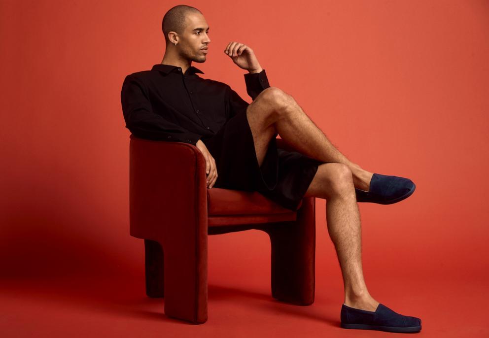 PHOTO: TOMS x Jamie Mizrahi Alp FWD - Men's in Water Repellent Navy Noir Suede