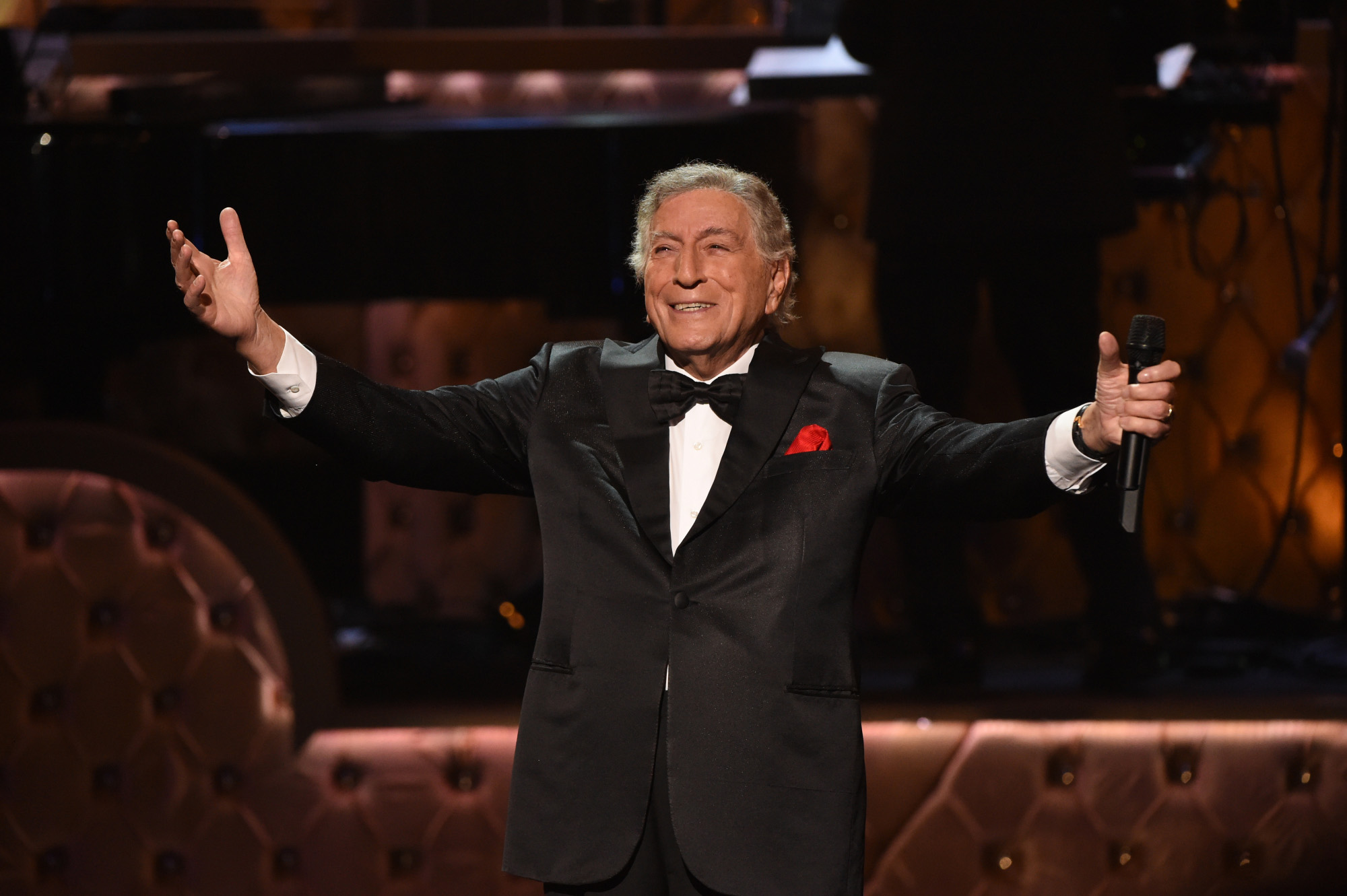 PHOTO: In this Dec. 6, 2015, file photo, Tony Bennett performs in Las Vegas.