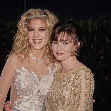 PHOTO: Tori Spelling and Shannen Doherty at the 18th People's Choice Awards, Universal Studios Hollywood, March 17th 1992. 