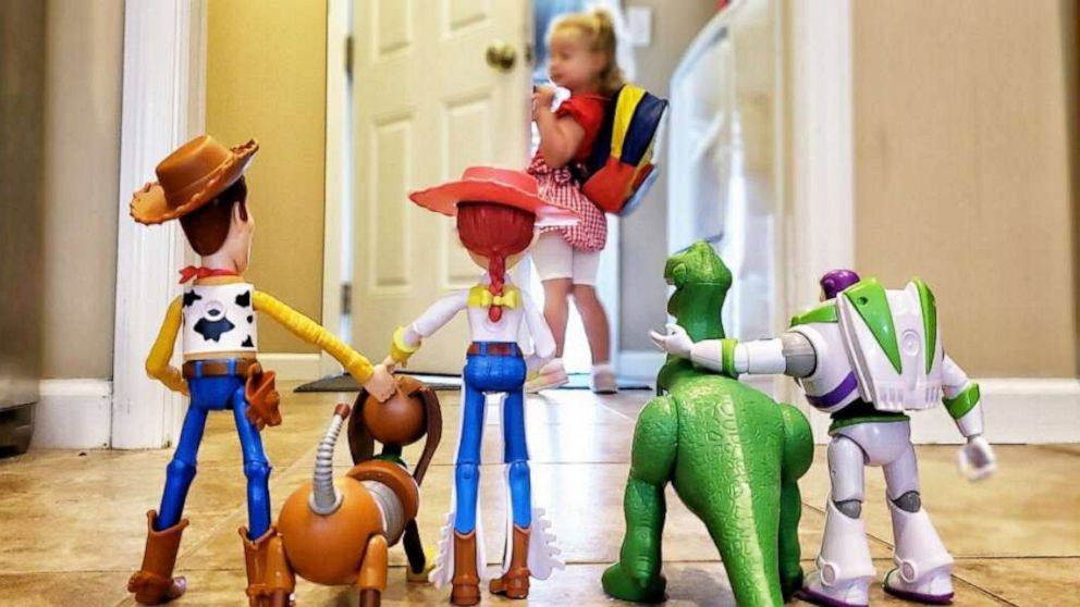 Perdóneme Silla Silicio 3-year-old's adorable 'Toy Story' back-to-school photo is 'to infinity and  beyond' - Good Morning America