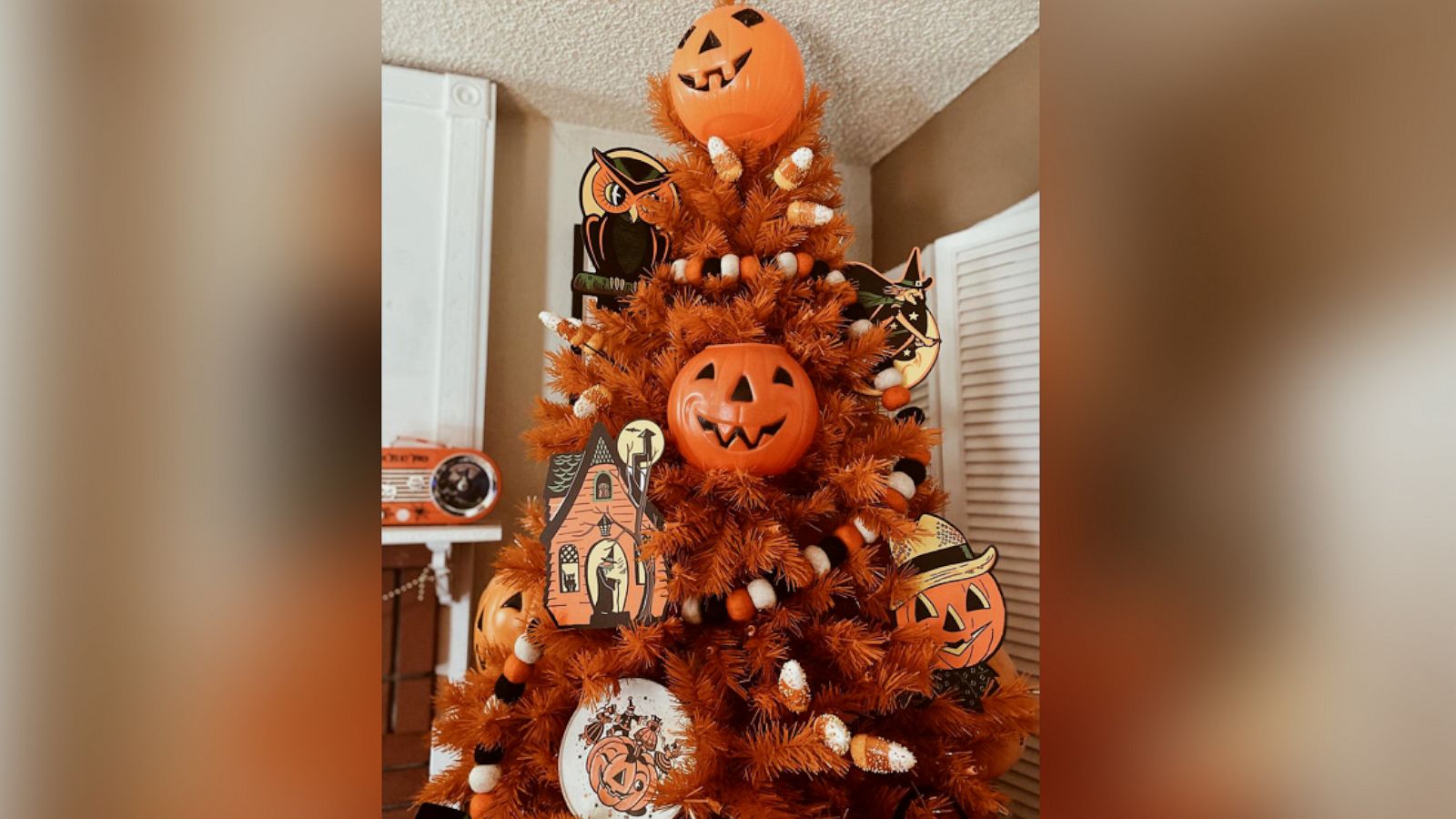 PHOTO: Instagram user halloweenherbivore shared a photo of her decorated Halloween tree.