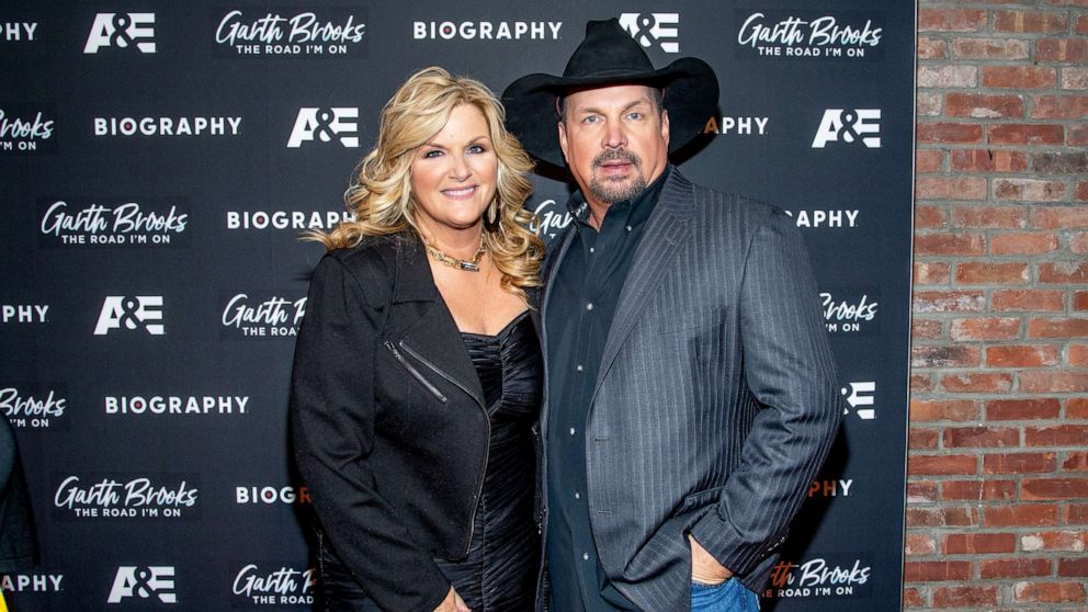 Garth Brooks' upcoming album might include 'Shallow' duet with Trisha ...