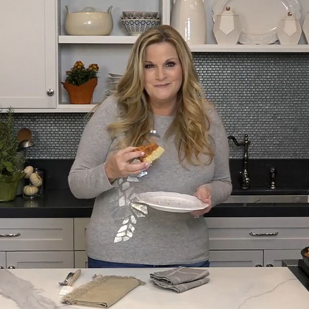 VIDEO: Trisha Yearwood shares her skillet cheddar cornbread recipe for Thanksgiving