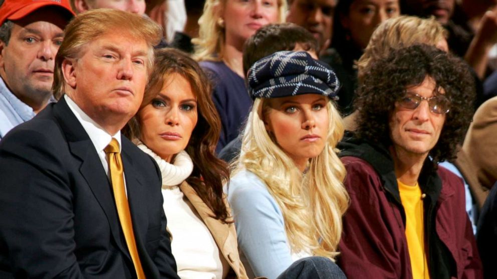 PHOTO: Donald Trump, Melania Trump, Howard Stern (C) and and his girlfriend Beth Ostrosky and Chris Rock (R) and his wife Malaak Compton-Rock watch the game between the New York Knicks and the Washington Wizards, Nov. 4, 2005, in New York. 