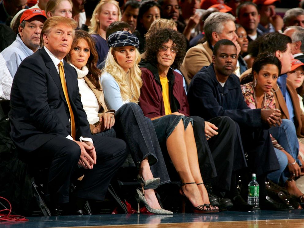 PHOTO: Donald Trump, Melania Trump, Howard Stern (C) and and his girlfriend Beth Ostrosky and Chris Rock (R) and his wife Malaak Compton-Rock watch the game between the New York Knicks and the Washington Wizards, Nov. 4, 2005, in New York.