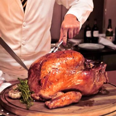 PHOTO: chef carving turkey