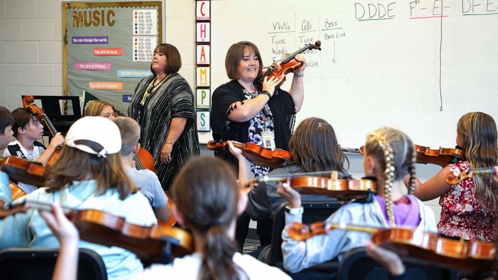 Michigan music teachers bring orchestra to life for middle schoolers