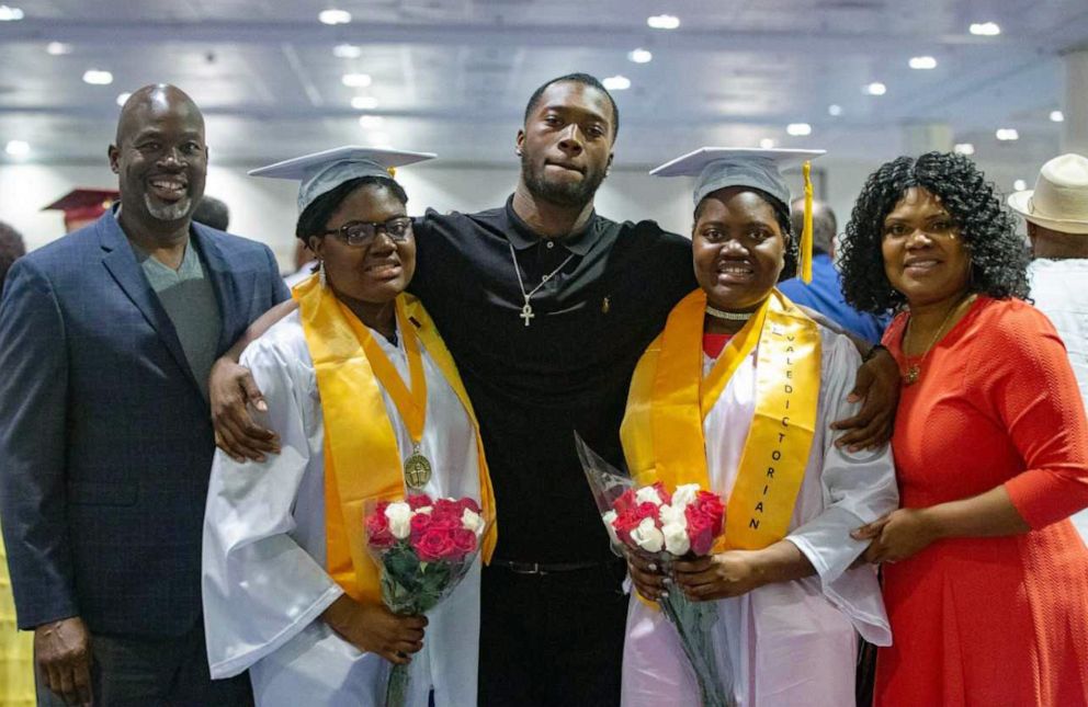 PHOTO: Tia and Tyra Smith seen on June 8, 2019, with their mother, Lemi-Ola Erinkitola, father Terry Smith Sr. and brother, Terry Smith Jr. at Lindblom Math and Science Academy's graduation in West Englewood, Ill.