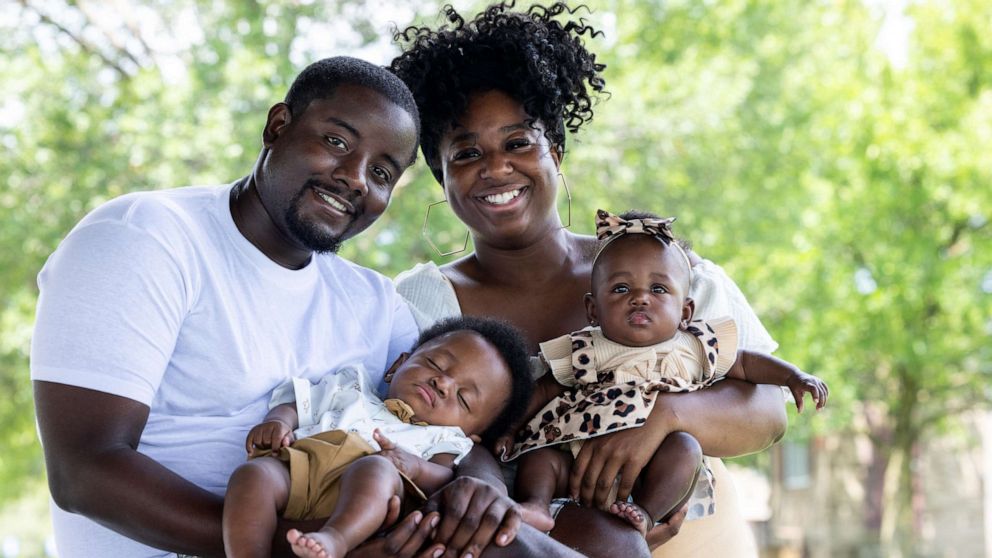 PHOTO: Damante Jackson and Kim Thomas with their twins Kimyah and DJ.