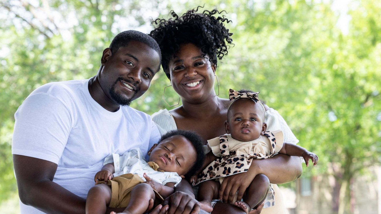 PHOTO: Damante Jackson and Kim Thomas with their twins Kimyah and DJ.