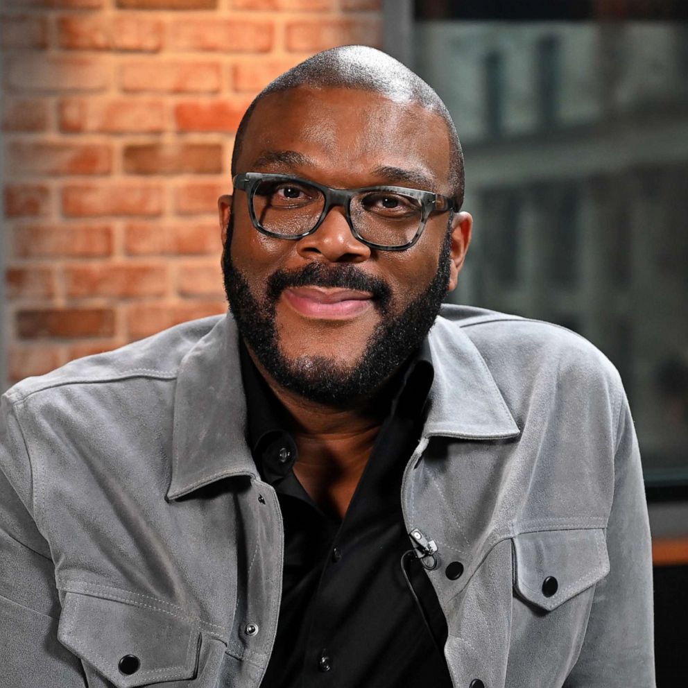 VIDEO: Tyler Perry gives 1,000 grocery gifts cards to Atlanta residents