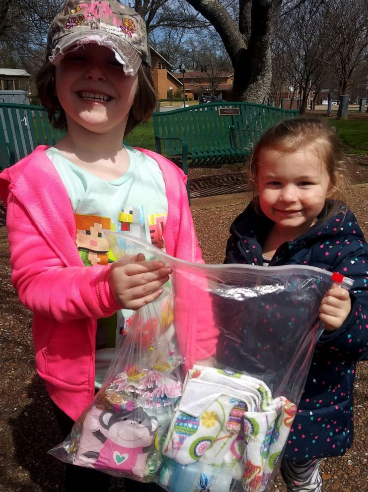 PHOTO: Tynslee Blue, 5, is pictured here with her little sister, McKinley.