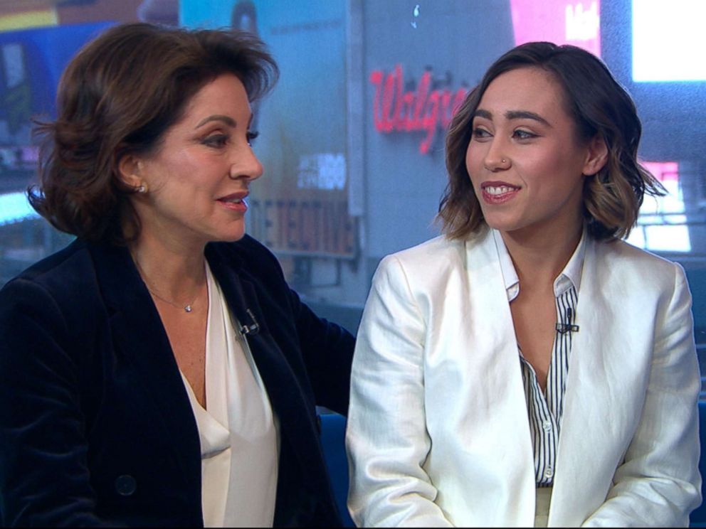 FOTO: La gimnasta de UCLA Katelyn Ohashi y su entrenador, Valorie Kondos Field, hablan en Good Morning America el 17 de enero de 2019.