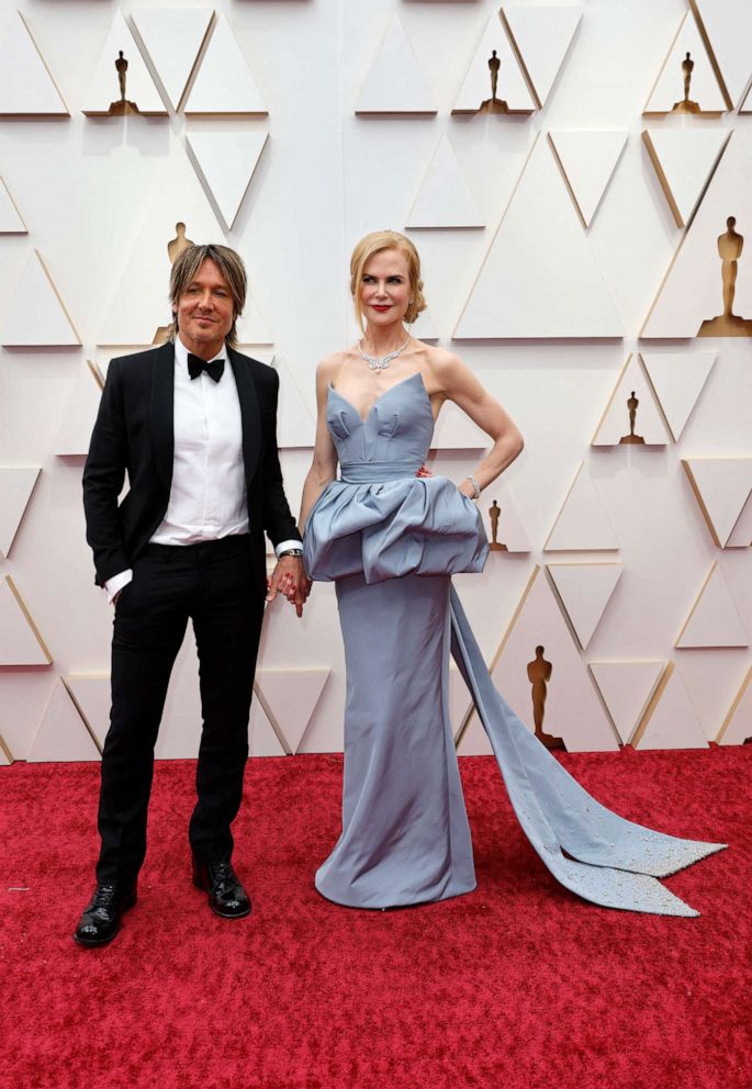 PHOTO: Keith Urban and wife Nicole Kidman pose on the red carpet during the Oscars arrivals at the 94th Academy Awards in Hollywood, Los Angeles, Calif.