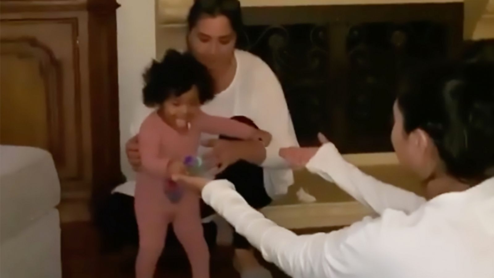 Video Kobe Bryant Shares 1st Photo of Newborn Daughter - ABC News