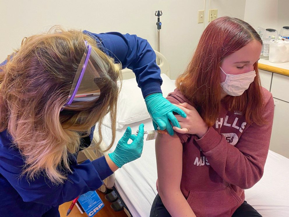 PHOTO: Clinical research coordinator Tammy Lewis-McCauley administers Katelyn Evans' injection as part of Cincinnati Children's clinical trial of the Pfizer COVID-19 vaccine.