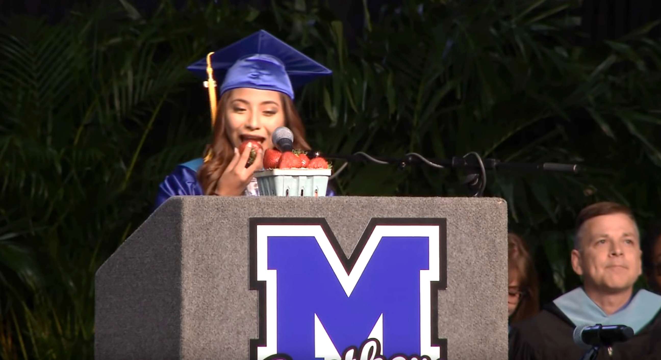PHOTO: Brenda Alvarez-Lagunas, 18, thanks her immigrant parents during her valedictorian speech at at Mulberry High School in Mulberry, Fla., on May 24, 2019.