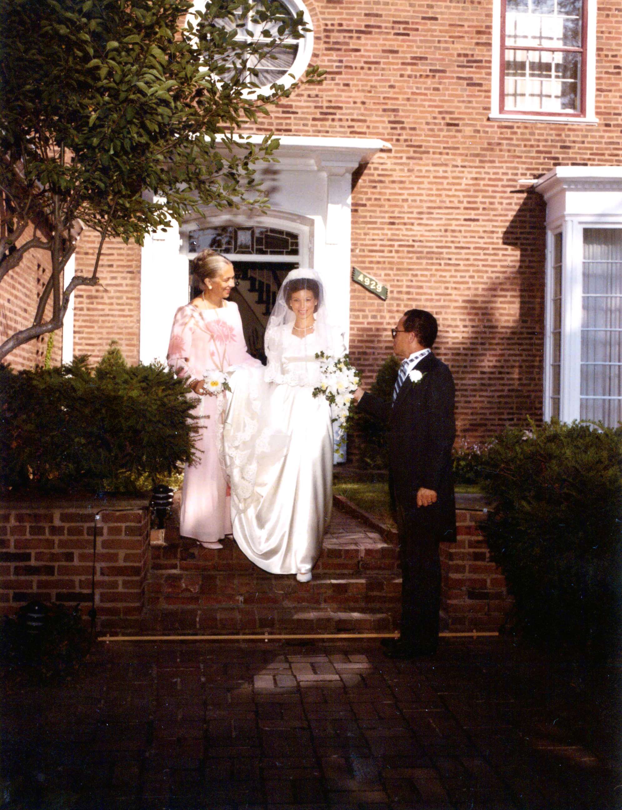 PHOTO: Valerie Jarrett with her parents on her wedding day in 1983.