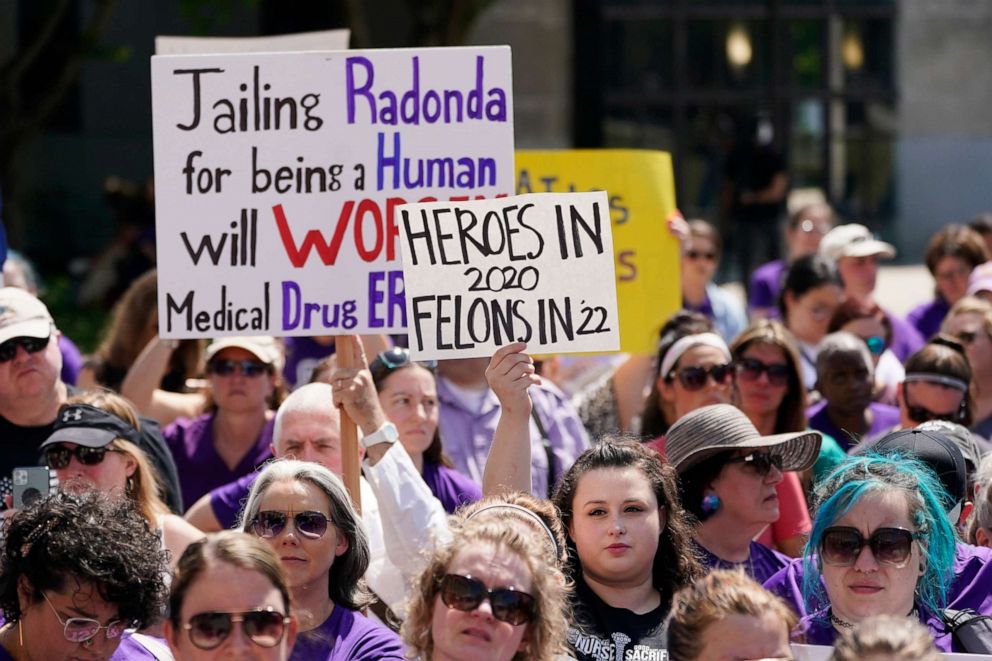 PHOTO: People demonstrate outside the courthouse where the sentencing hearing for former nurse RaDonda Vaught is being held, May 13, 2022, in Nashville, Tenn.