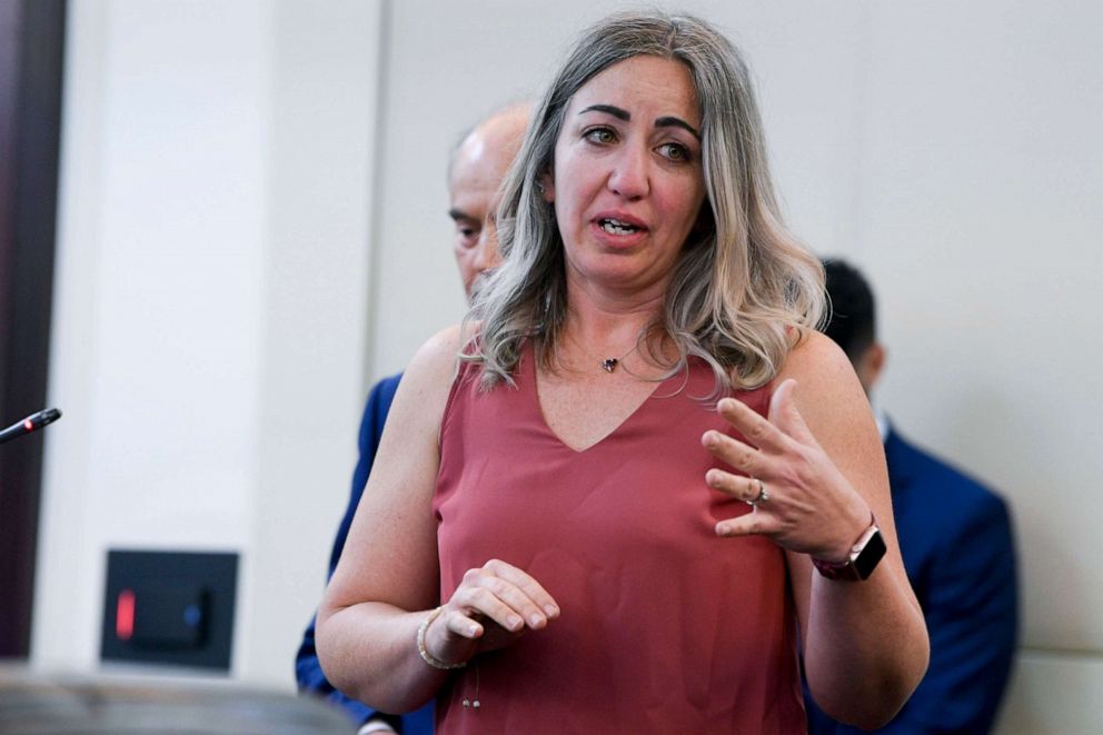 PHOTO: RaDonda Vaught apologizes to the family of Charlene Murphey during her sentencing in Nashville, Tenn., May 13, 2022. 