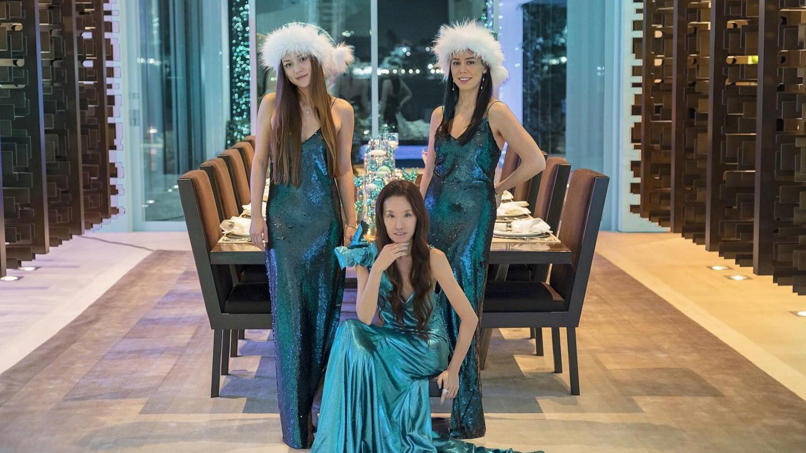 PHOTO: In a post made to her Instagram account, Vera Wang, center, celebrates Christmas with her daughters Josephine Becker, left, and Cecilia Becker.