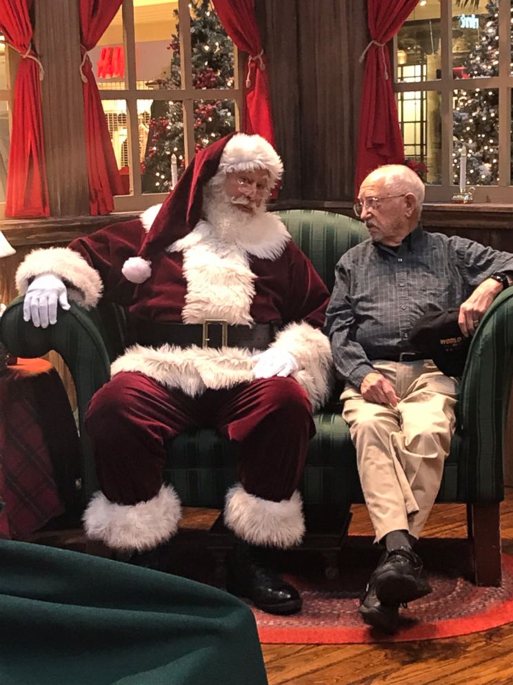 PHOTO: On Dec. 1, Santa had purposefully walked over to a man who was later revealed to be Bob Smiley, 93, of Wilmington, Delaware, at the mall, to thank him for his service.