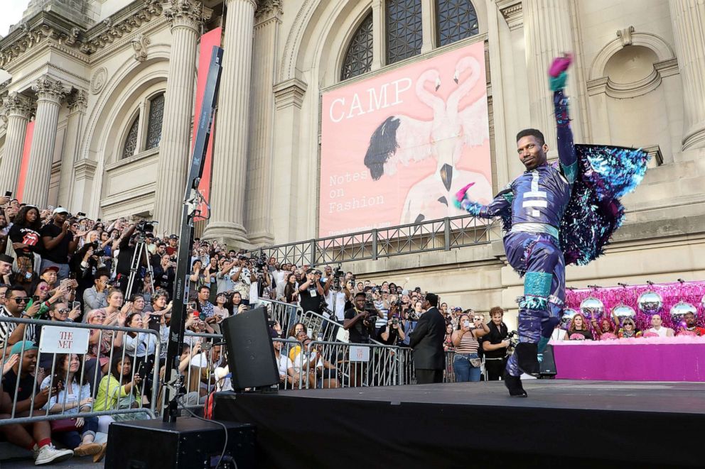 PHOTO: Jose Xtravaganza, Our Lady J, Sinia Alaia, Jordan Roth, Anna Wintour, Twiggy Garcon, and Lola Mizrahi judge "Battle Of The Legends: Vogueing At The Met" at The Metropolitan Museum of Art, June 11, 2019, in New York City.