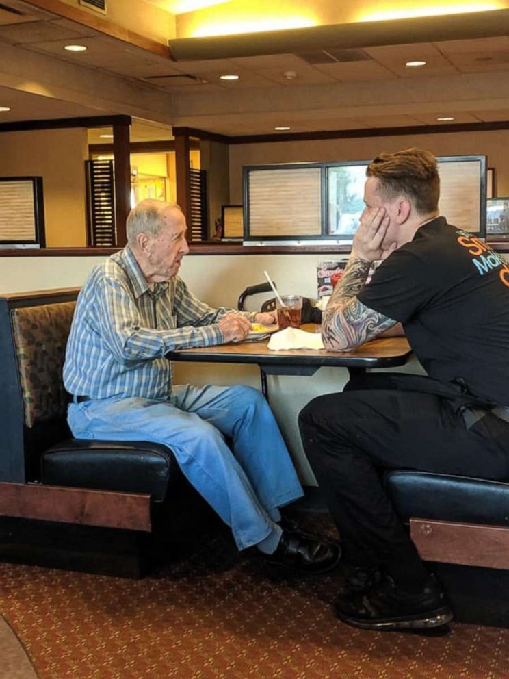 PHOTO: Lisa Meilander of Elizabeth Township, Pennsylvania, snapped photos of Dylan Tetil, a waiter at Eat'n Park restaurant in Belle Vernon, Pennsylvania, and an elderly gentleman and shared it to Facebook on Aug. 17.