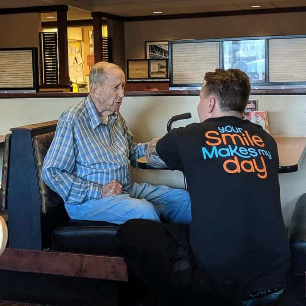 VIDEO: Waiter's kindness towards 91-year-old veteran eating alone wins hearts 