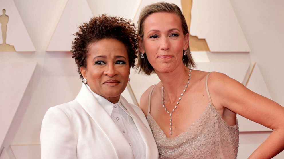 PHOTO: Wanda Sykes and Alex Sykes attend the 94th Annual Academy Awards at Hollywood and Highland on March 27, 2022 in Hollywood, Calif.