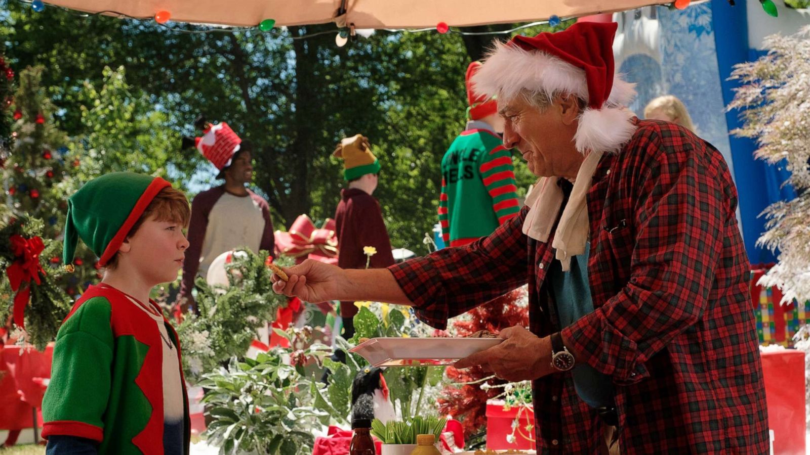 PHOTO: Robert De Niro and Oakes Fegley are pictured in a scene from "The War with Grandpa."