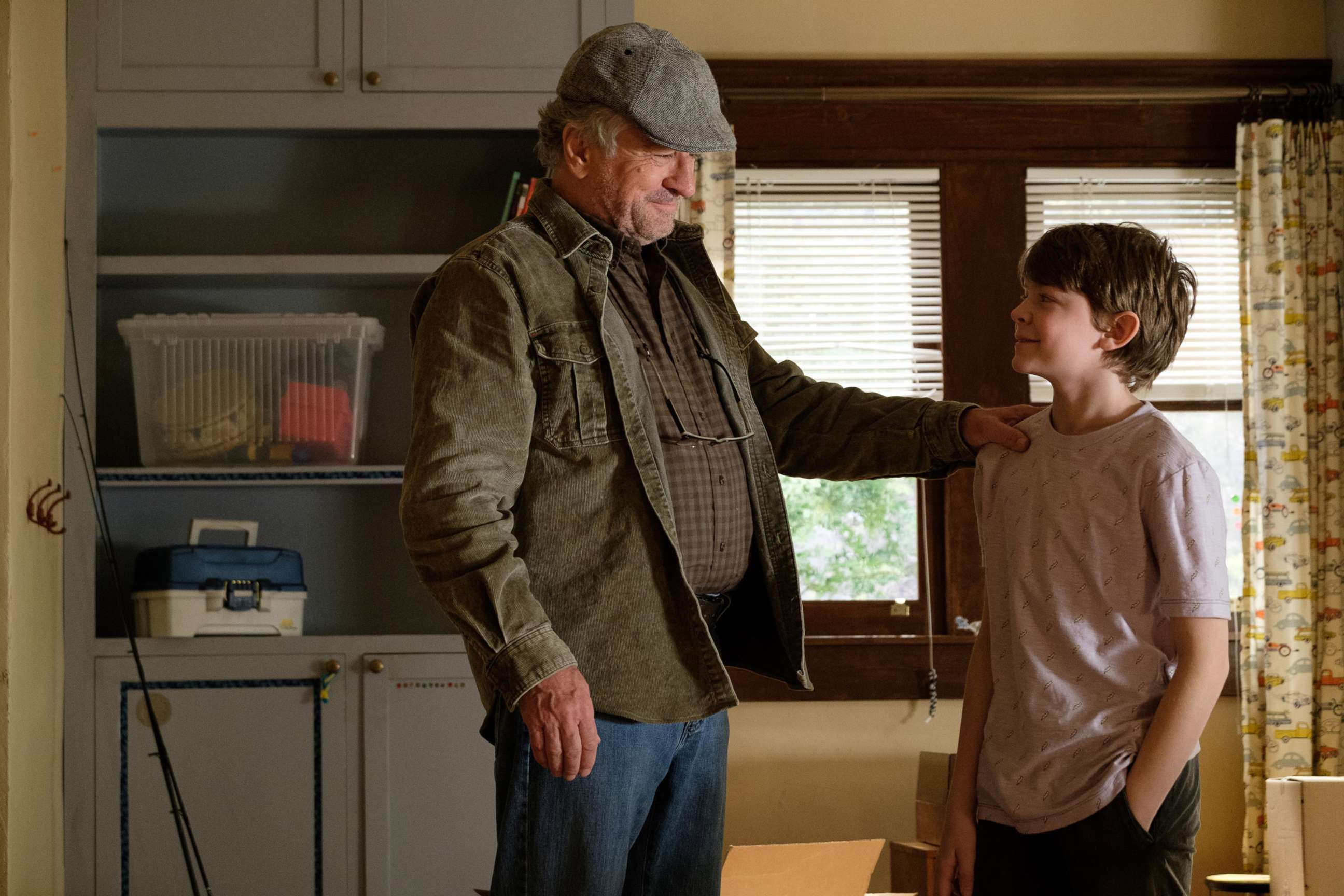 PHOTO: Robert De Niro and Oakes Fegley are pictured in a scene from "The War with Grandpa."