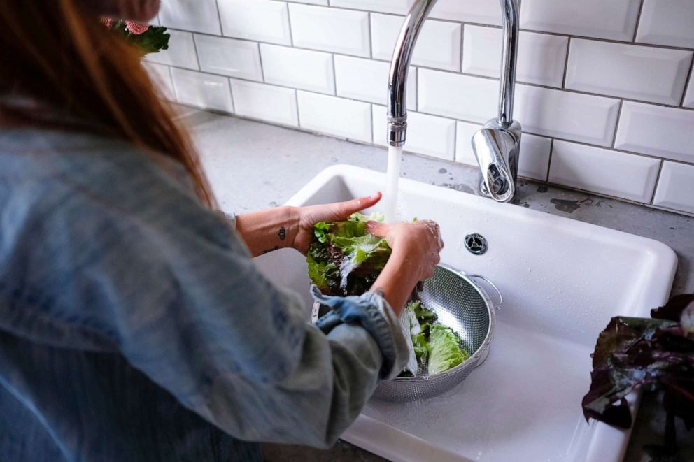 Safe and effective ways to wash fresh produce - ABC News