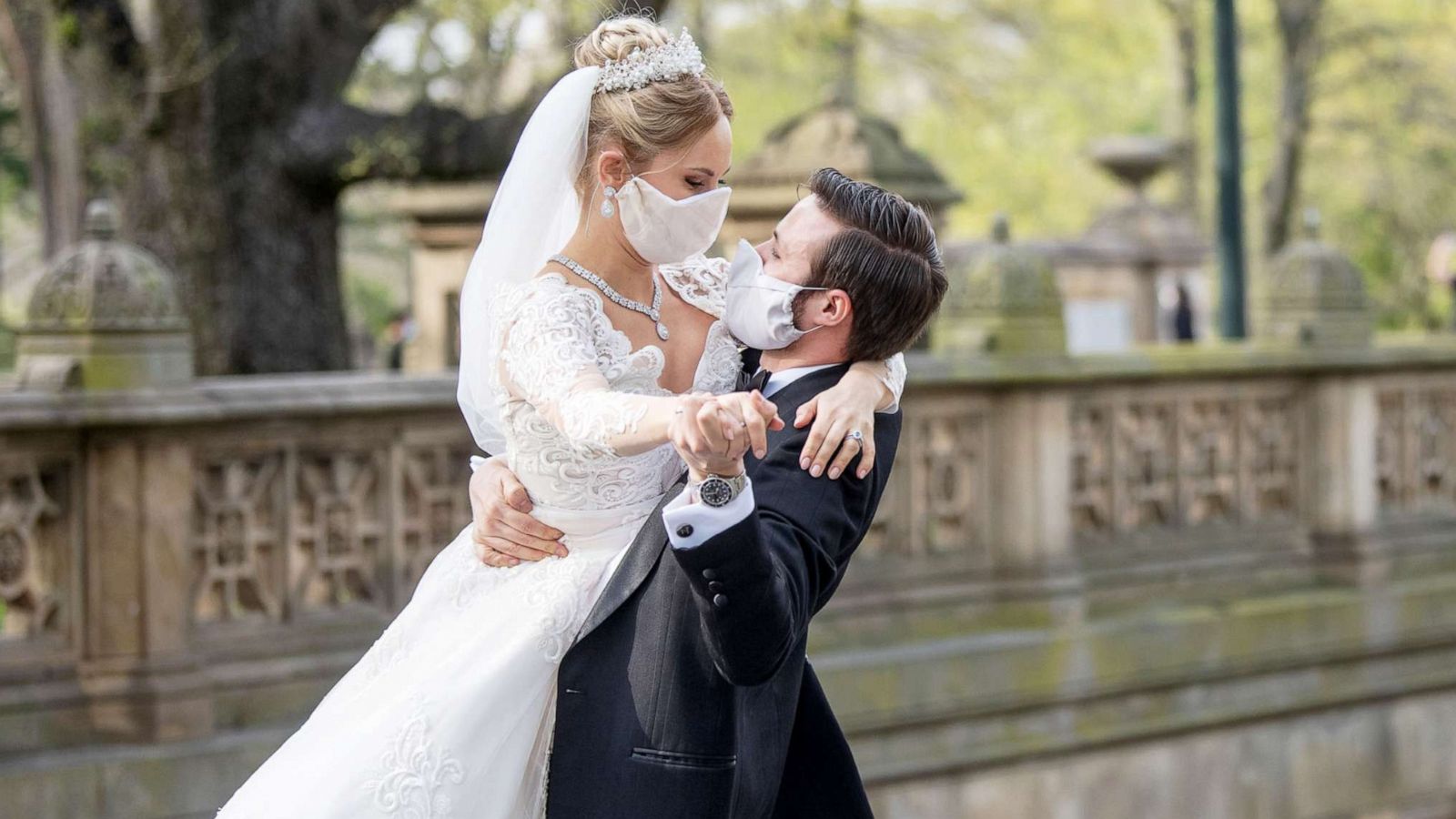 PHOTO: A couple wearing protective masks take wedding photos in Central Park as temperatures rose amid the coronavirus pandemic in New York, April 25, 2020.