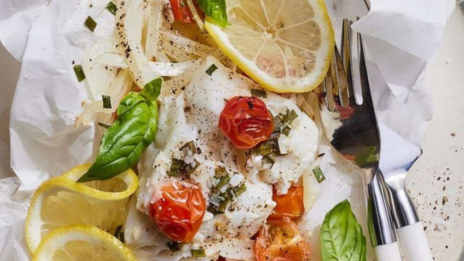 PHOTO: Baked fish in parchment paper with tomatoes, lemon and herbs.