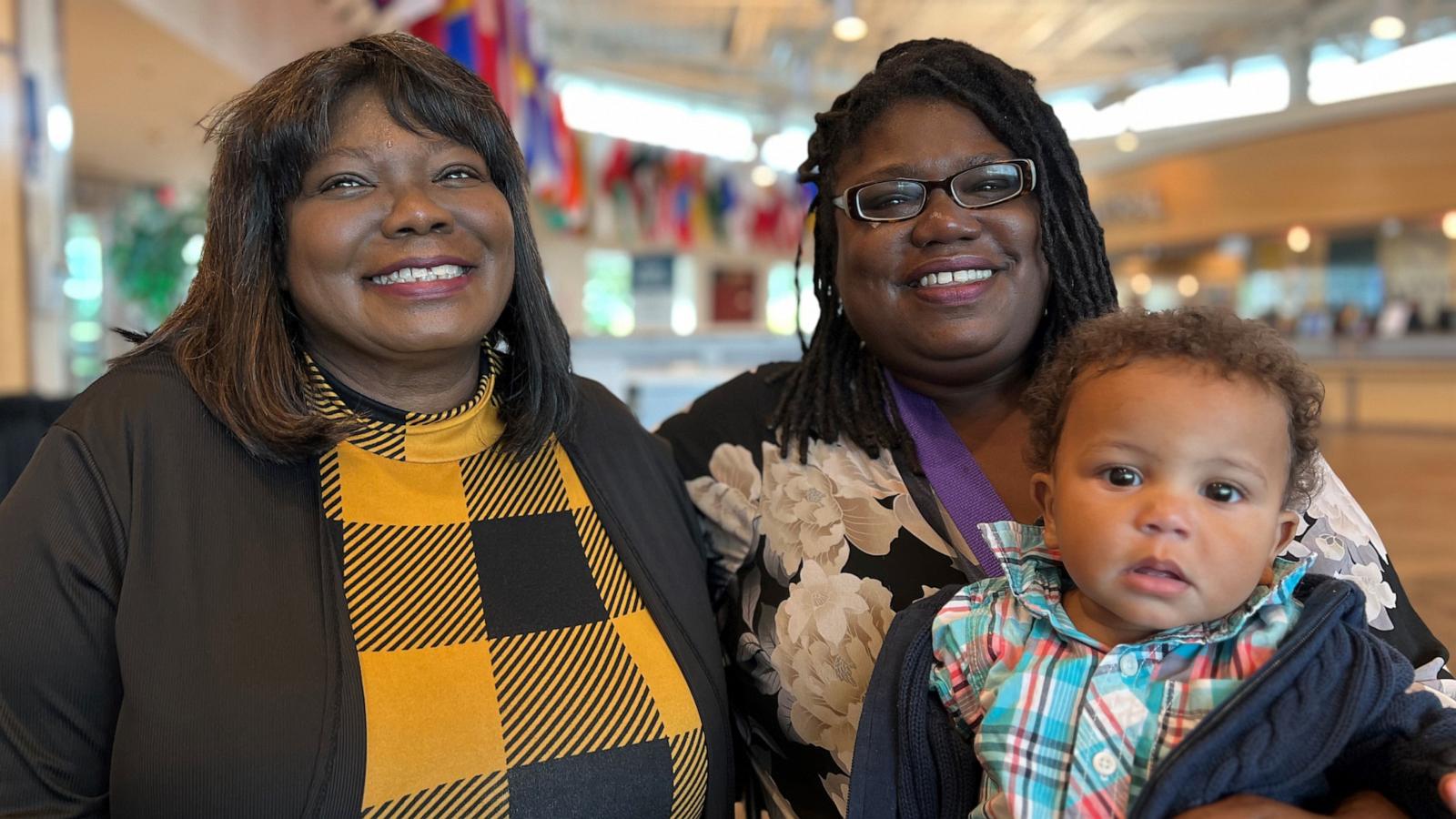 PHOTO: Mother-daughter duo Barbara and Tanisha Wiggins both attended Onondaga Community College in Syracuse, N.Y.