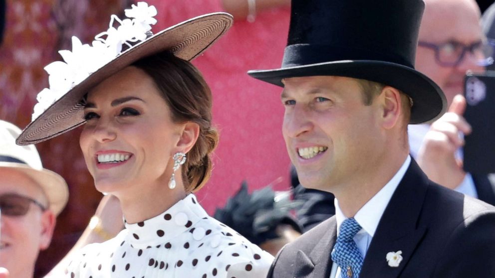 William e Kate receberam os títulos de Príncipe, Princesa de Gales do Rei Charles