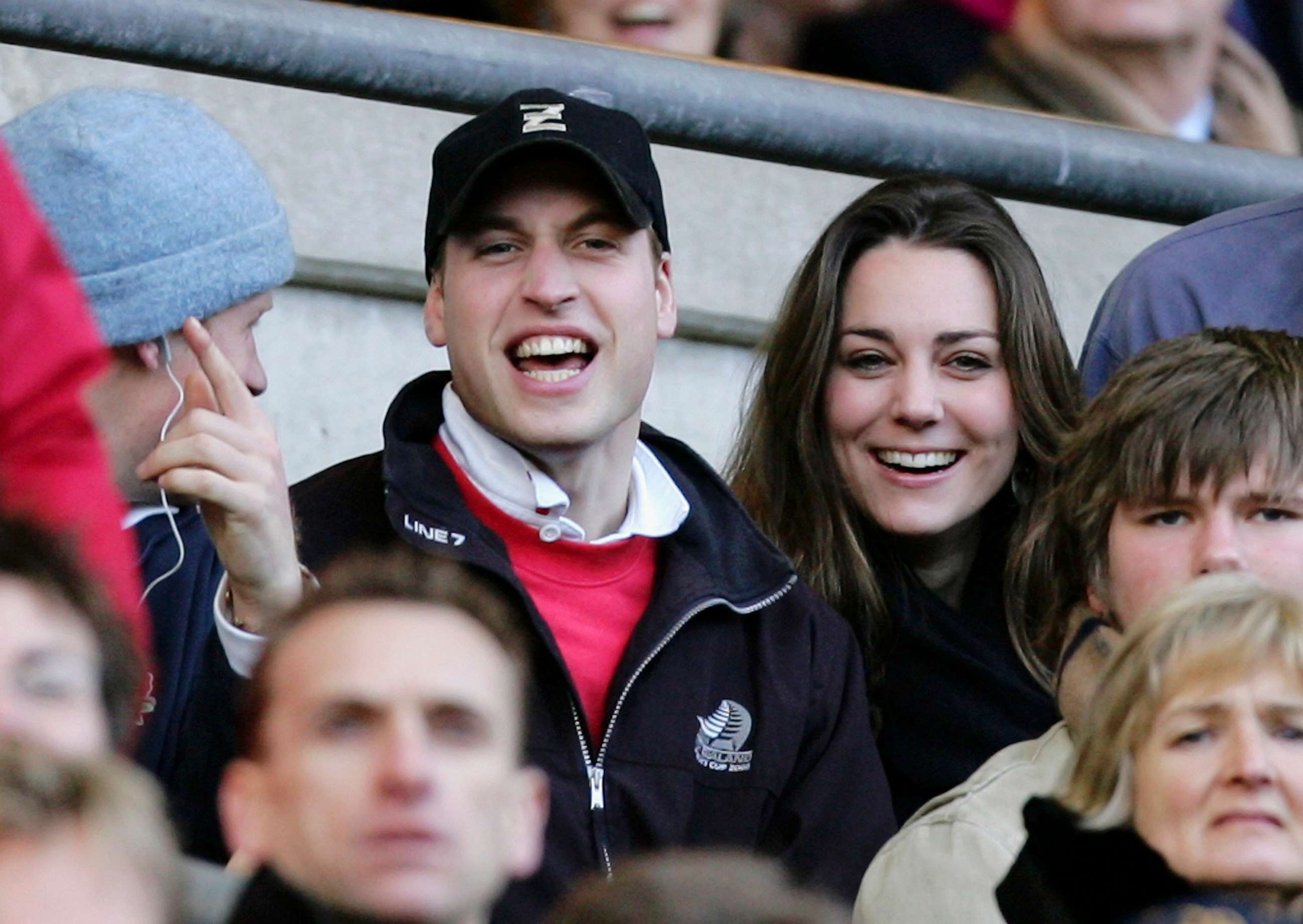 PHOTO: Prince William and Kate Middleton cheer on the English team during ta match between England and Italy at Twickenham, Feb. 10, 2007, in London.