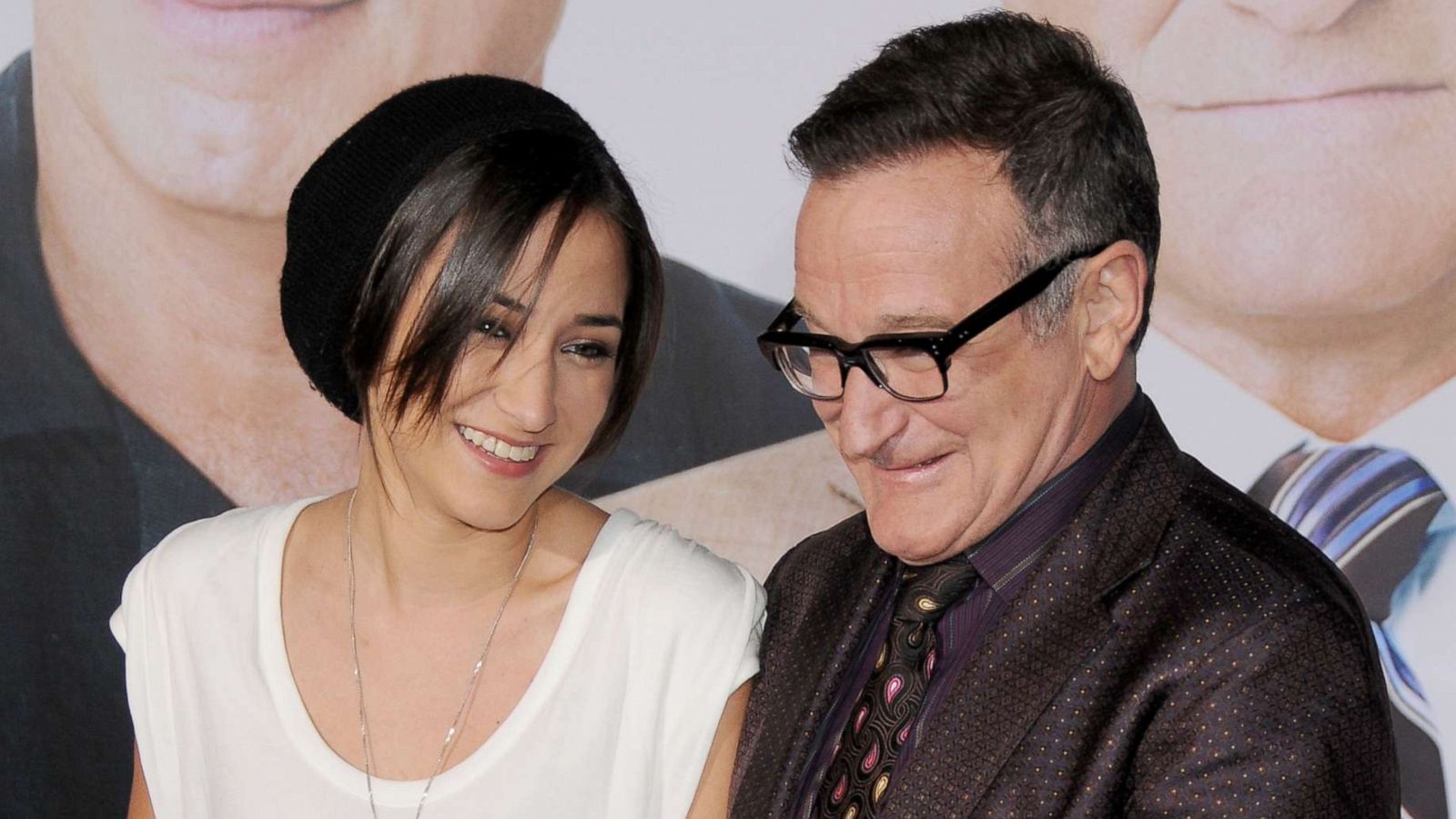 PHOTO: Robin Williams and Zelda Williams arrive at "Old Dogs" World Premiere at the El Capitan Theater on Nov. 9, 2009 in Hollywood, California.