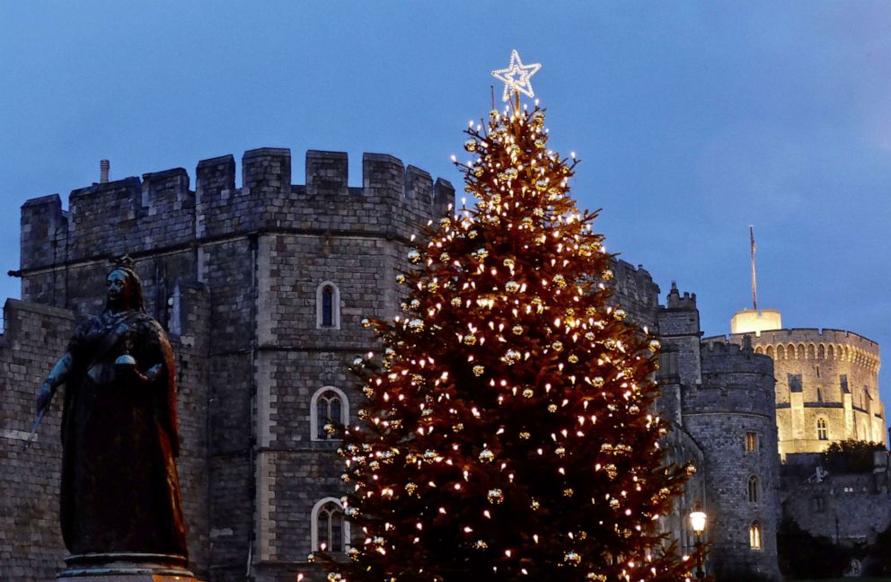PHOTO:A tree outside Windsor castle is decorated for Christmas, in Windsor, England, Nov. 17, 2019.
