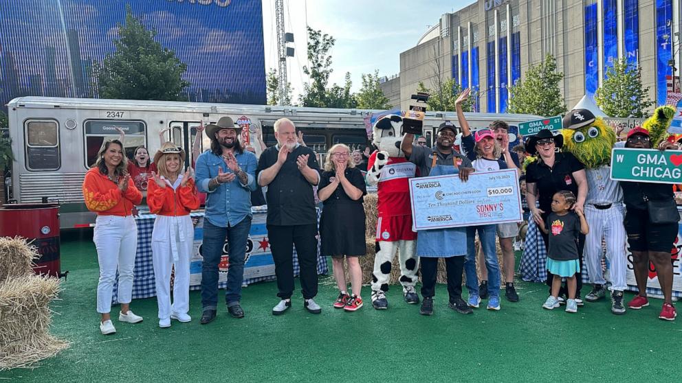 PHOTO: "GMA" hosted a barbecue cook off at the Windy City Smokeout in Chicago.