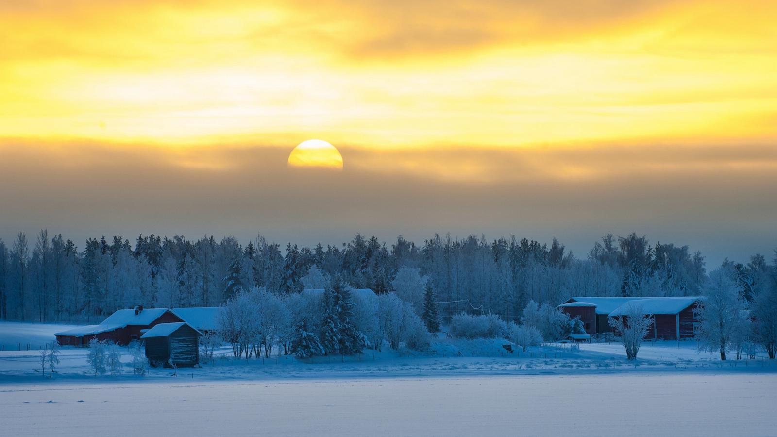 PHOTO: Polar winter dusk landscape.