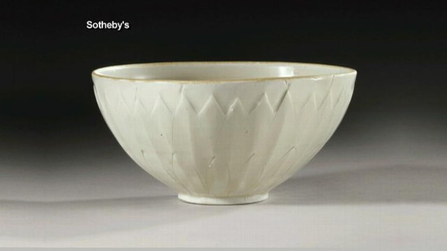 VIDEO: The original buyer displayed the rare Chinese bowl in their living room before having it examined.